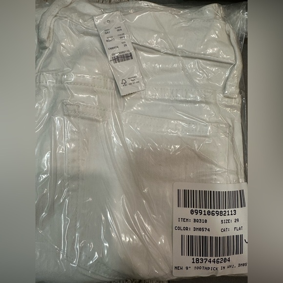 NWT! J.Crew 9" toothpick jean in white wash. Size 29
MSRP $128 - Picture 5 of 5
